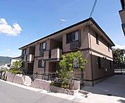 閑静な住宅地にたっています。