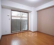 天井も高いお部屋です。