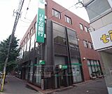 りそな銀行 千本支店まで331m 千本丸太町交差点の西側にございます