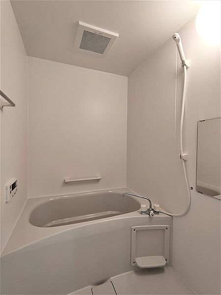 画像6:24時間換気システムを採用した清潔な浴室です。
