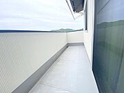 南面で日当たり良好なバルコニー
