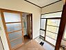 玄関：玄関横に手洗い場、トイレがあります。