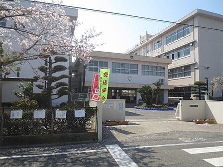 岡山市立財田小学校(1017m)