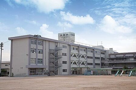 岡山市立大元小学校(830m)