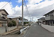 南側前面道路。幅員約5.4m