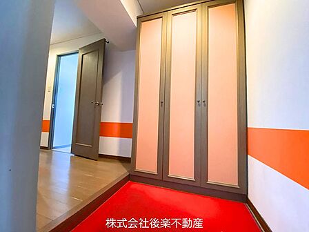 玄関収納も充実していて、家族の靴もしっかり収納!玄関もすっきり