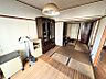 室内：4.5帖と6帖の続き和室があり、10.5帖の広い空間として使うことも可能です。