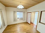 1階南側5.25帖洋室。