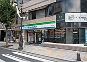 ファミリーマート 中野南口店（42m）