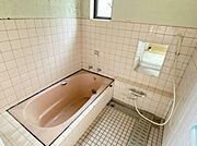 広めの浴槽！肩まで浸かれます！