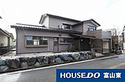 電動シャッター付きガレージあり！売主にて北側の庭部分を解体し、駐車場を増設します♪