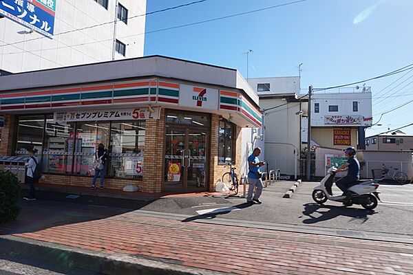 画像24:コンビニ「セブンイレブン伊勢原駅前店まで100m」