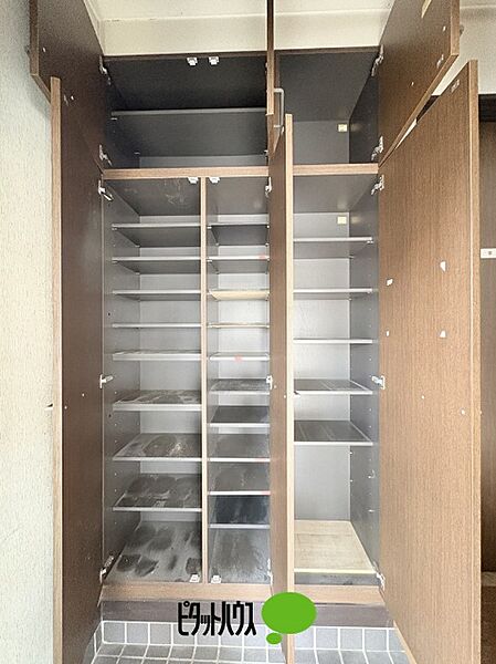 玄関を拡大表示