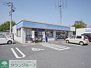 ローソン所沢下安松店 徒歩10分。コンビニ 790m