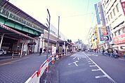 駅前 1040m