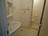 洗面：掲載の写真は同仕様の別のお部屋の写真です。