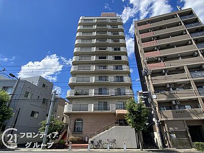 外観：SRC造、13階建てのマンションです。周辺には買い物施設や公共施設など便利な施設が充実しており利便性の良い環境です！