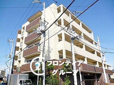 外観：RC造、6階建てのマンションです。