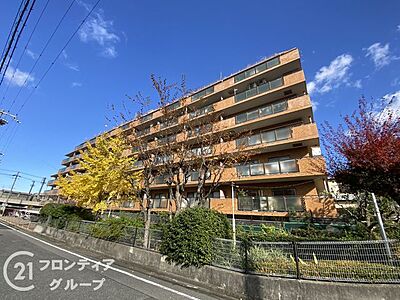 外観：RC造、8階建てのマンションです。