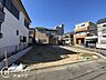 玄関：閑静な住宅街で近くに公園もありますのでお子様がいらっしゃるご家族様にもおすすめです
