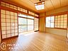 洋室：畳の香りが漂う和室で、心安らぐひとときをお過ごしください。伝統的な和室で、落ち着いた雰囲気を楽しむことができ、広々とした空間で家族団らんの時間をお楽しみいただけます