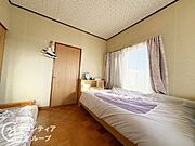 洋室は、シンプルでありながらもスタイリッシュなデザインです。快適な暮らしをサポートします。