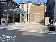 使いやすい駐車場で、家族全員が快適に利用できるスペースです