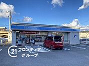 ローソン美原北余部店 徒歩8分。 610m
