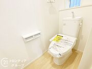オート開閉のフタなので、手を触れず清潔・快適なトイレです！