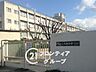 周辺：堺市立八田荘中学校 徒歩5分。 390m