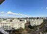 その他：バルコニーからの景色は、住む人に穏やかなひとときを提供し、心を落ち着かせます。自然の移り変わりを感じられ、住む人に穏やかなひとときを提供します。