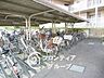 その他：屋根付きの駐輪場は、雨風から自転車を守り、安心して利用できる便利で快適な設備です！