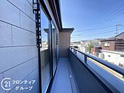 日当たりの良いバルコニーは、お洗濯が多いときも安心！たくさん干してもカラっと乾きそうです！