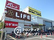 ライフ大仙店 徒歩8分。 570m