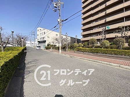 写真だけではわからない採光・広さ・周辺環境の実感は、実際に足を運んでみることが一番です。ご見学はいつでもご予約いただけます