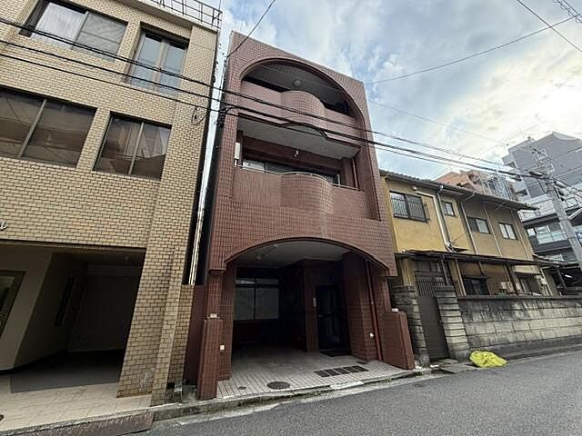 6 / 10