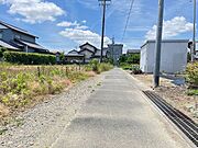 【front road】前道幅員約2.2ｍです。奥まった場所にあるため、車通り少ないです♪