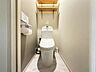 トイレ：【toilet】可動棚で収納する物によって調整可能♪便利な温水洗浄便座付きのトイレです^^