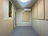 室内：【soundproof room】防音室です。音楽好きには嬉しいですね♪※AIにて家具等消しています。