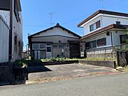 【appearance】新居町駅まで徒歩4分でアクセス良好です！平屋の戸建で庭付き、カースペースもございます。