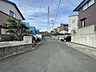 その他：【Front road】住宅街で車通りも少ないので、余裕をもって車の出入りが可能です♪