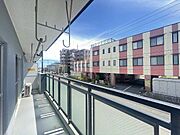 【balcony】バルコニーです。南面道路なので陽当たり・通風良好です！