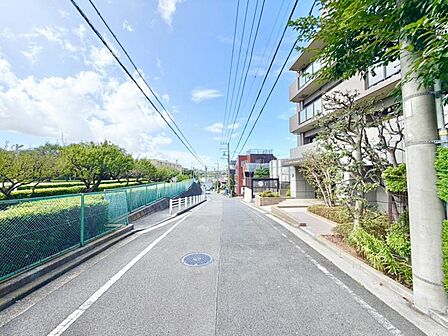 ゴミ置き場や電柱の位置なども現地でご確認いただけます。
