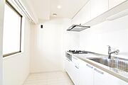 キッチンは毎日使う場所だから、忙しいときでも使いやすく、いつもキレイに保ちたい。等身大のわが家らしい、ぴったりのキッチン。