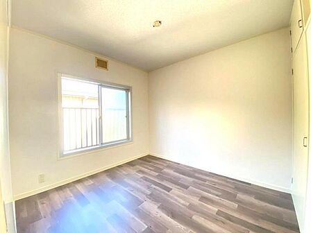 他住戸では北側のお部屋に窓用エアコンを導入している方々がいらっしゃいます。