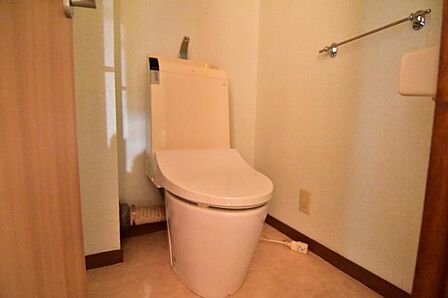 毎日使う場所だからこそ、使い勝手を考慮しました。白を基調に、飽きのこない空間は質感豊かな仕上がりとなっております。