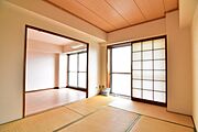 続き間の和室は小さなお子様の遊びスペースとしても、老後の生活にも重宝します。 
