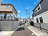外観：車の出し入れもスムーズに行えます。