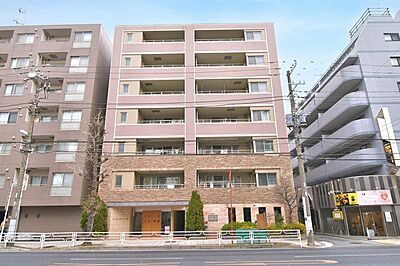 外観:街に溶けこみ美しい景観を生み出すこの邸宅は、採光や風通しまで考え抜いて造り上げました。 外観:街に溶けこみ美しい景観を生み出すこの邸宅は、採光や風通しまで考え抜いて造り上げました。