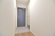 雑多な玄関ではなくスッキリ空間としてお家の顔になるよう設計いたしました。